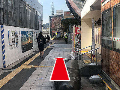 米子駅出口からバス停まで3